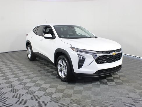 New 2026 Chevrolet Trax LS w/ LS Convenience Package FWD image 24