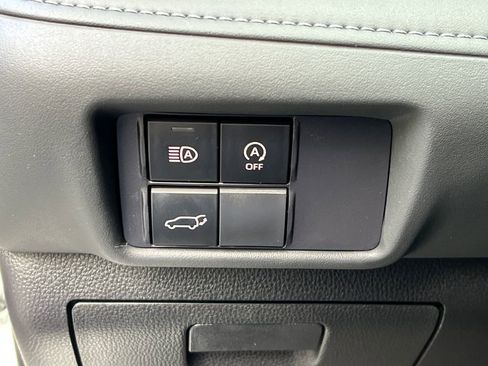 Used 2023 Toyota Highlander LE FWD image 29