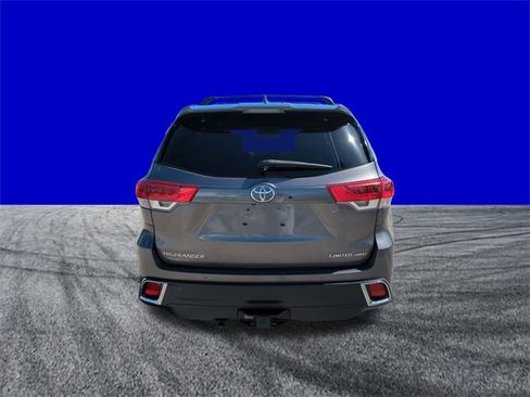 Used 2017 Toyota Highlander Limited image 5