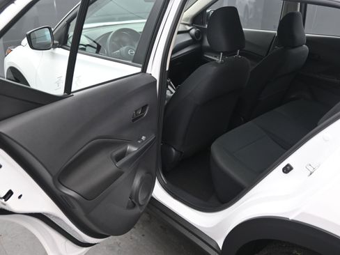 Certified 2025 Nissan Kicks Play S image 11