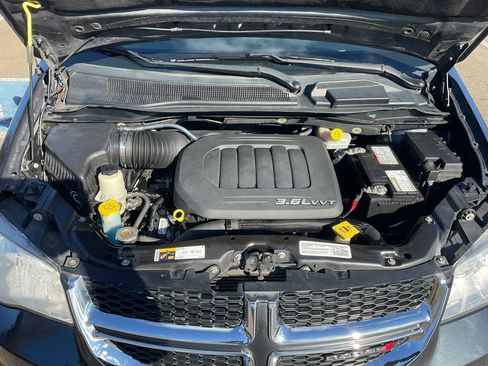 Used 2014 Dodge Grand Caravan SXT w/ UConnect Hands-Free Group image 25