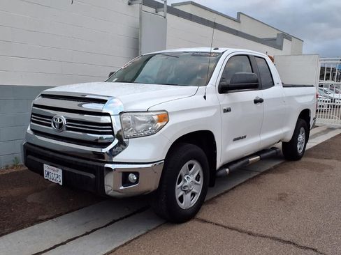 Used 2017 Toyota Tundra SR5 RWD image 1