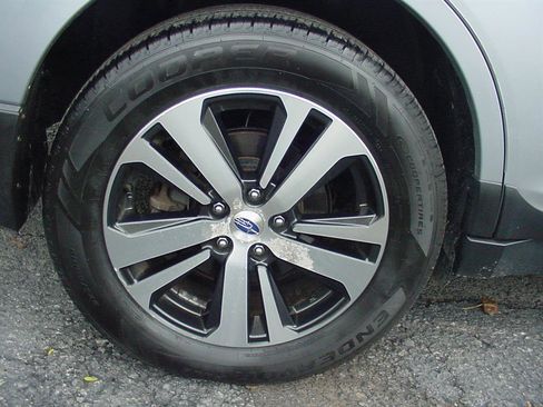 Used 2018 Subaru Outback 2.5i Limited image 7