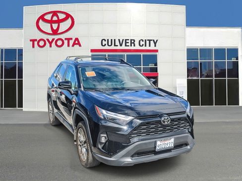 Used 2022 Toyota RAV4 XLE Premium FWD image 1
