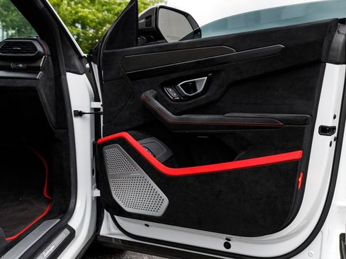 Used 2024 Lamborghini Urus Performante AWD/4WD image 13