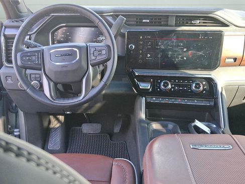 Used 2025 GMC Sierra 2500 Denali Ultimate image 14