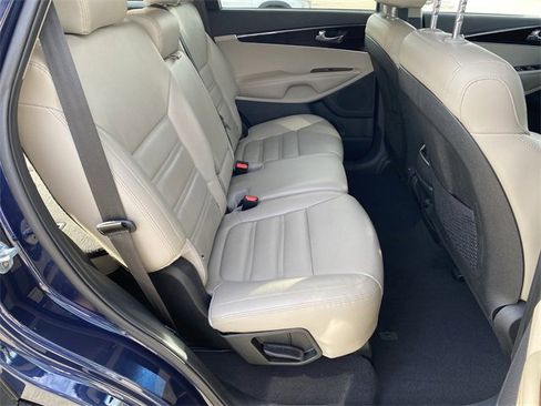 Used 2019 Kia Sorento EX image 29
