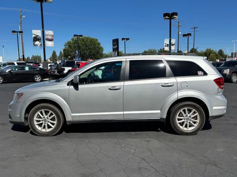 Used 2014 Dodge Journey SXT w/ Flexible Seating Group FWD image 3
