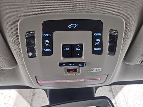 Certified 2023 Toyota Sienna XLE FWD image 27