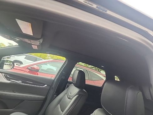 Used 2025 Cadillac XT5 Premium Luxury FWD image 12