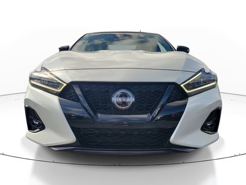 Used 2023 Nissan Maxima SR w/ Sport Mat Group FWD image 2