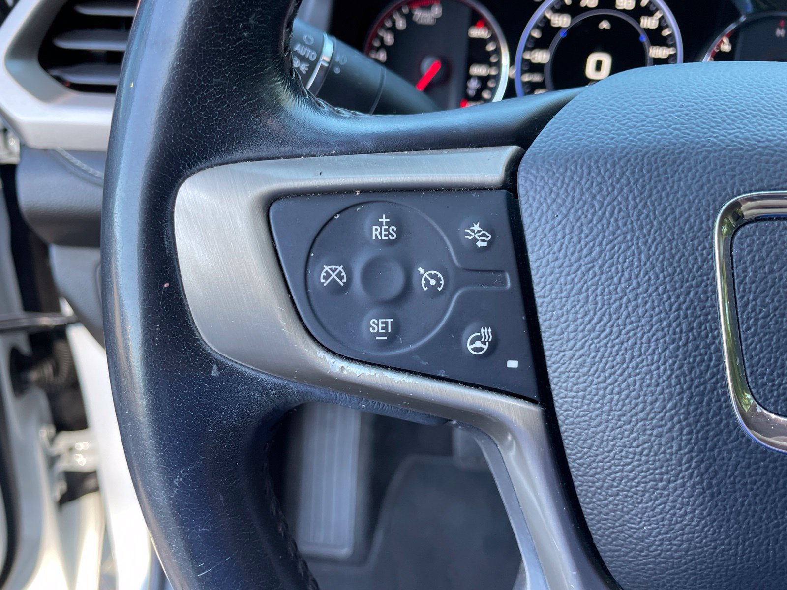 Used 2021 GMC Acadia Denali w/ Denali Technology Package FWD image 26