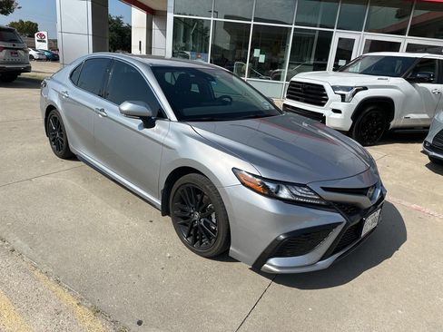 Used 2024 Toyota Camry XSE FWD image 2