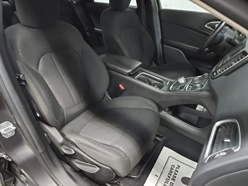 Used 2015 Chrysler 200 Limited w/ Convenience Group image 14