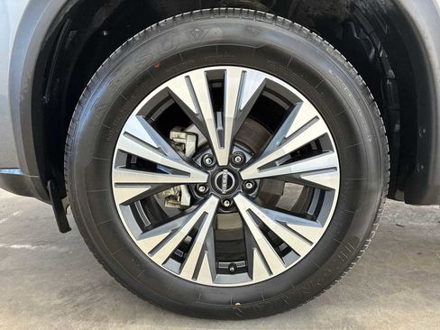 Used 2023 Nissan Rogue SV image 18