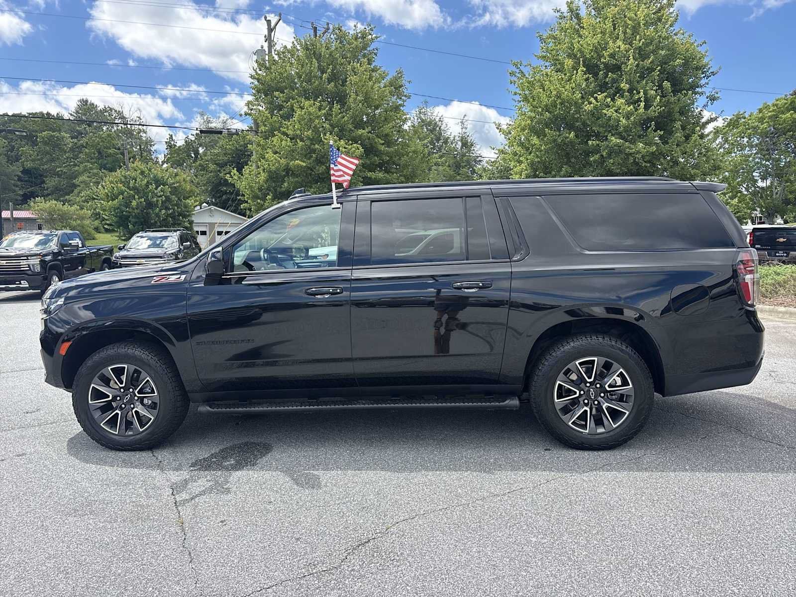 Used 2024 Chevrolet Suburban Z71 AWD/4WD image 9