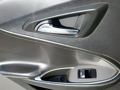 Used 2020 Chevrolet Malibu LT w/ Leather Package FWD image 10