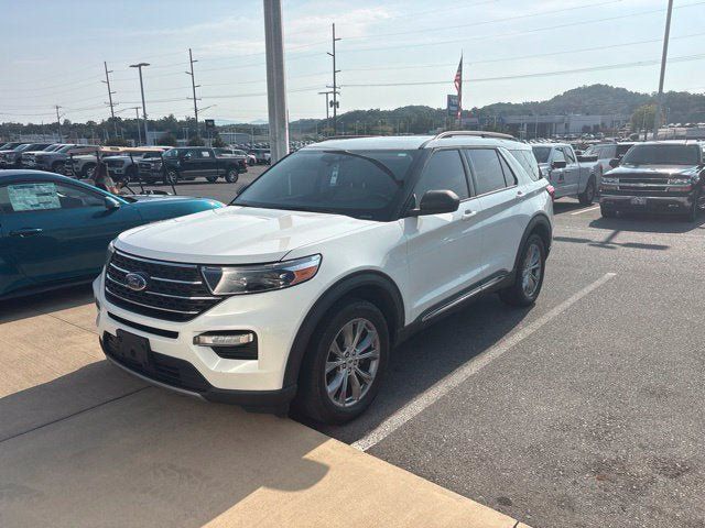 Certified 2020 Ford Explorer XLT w/ Equipment Group 202A AWD/4WD image 4