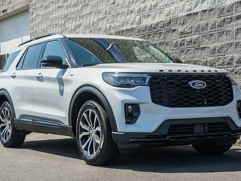 Used 2026 Ford Explorer ST-Line AWD/4WD image 2