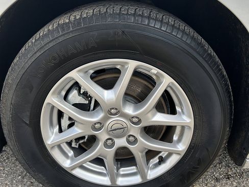 Used 2024 Chrysler Pacifica Touring-L image 8