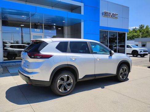 Used 2025 Nissan Rogue SV AWD/4WD image 6