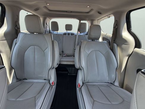 Used 2018 Chrysler Pacifica Limited w/ Advanced Safetytec Group FWD image 25