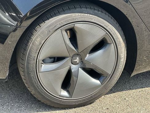 Used 2020 Tesla Model 3 Standard Range Plus image 5