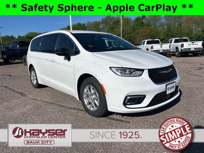 New 2025 Chrysler Pacifica Select