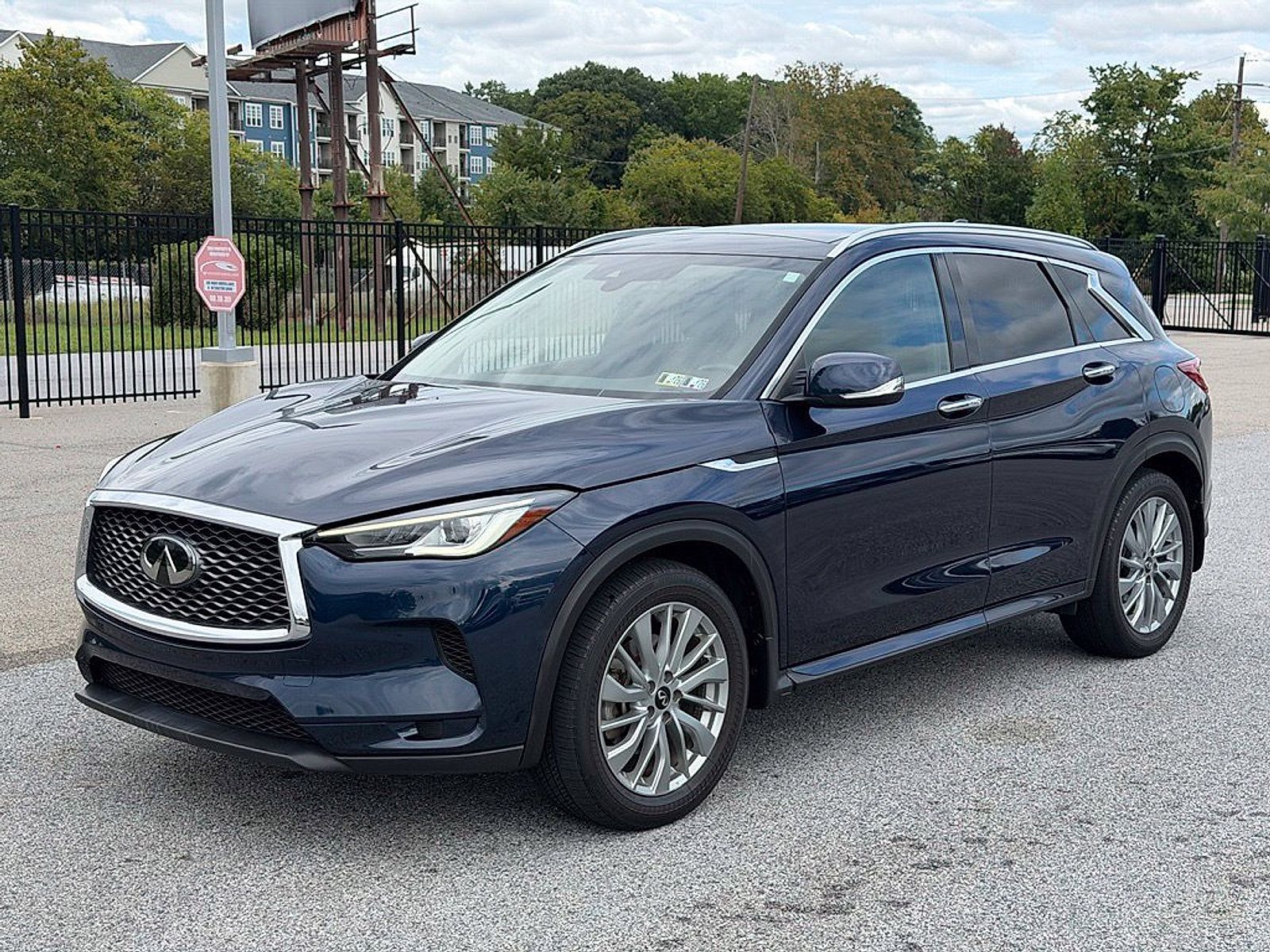 Used 2023 INFINITI QX50 Luxe AWD/4WD image 3