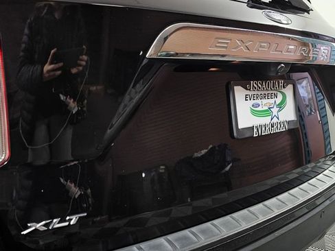 Used 2021 Ford Explorer XLT w/ Equipment Group 202A image 16