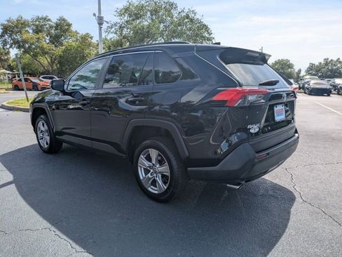 Used 2022 Toyota RAV4 XLE w/ Convenience Package FWD image 5