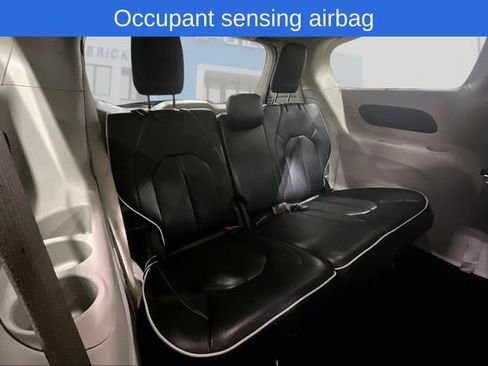 Used 2023 Chrysler Pacifica Limited image 25