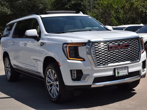 Used 2024 GMC Yukon XL Denali w/ Advanced Technology Package AWD/4WD image 4