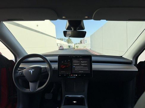 Used 2022 Tesla Model Y Long Range AWD/4WD image 13