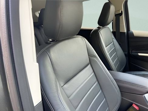 Used 2019 Ford Escape SE FWD image 6