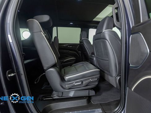 Used 2022 Cadillac Escalade ESV Premium Luxury image 39