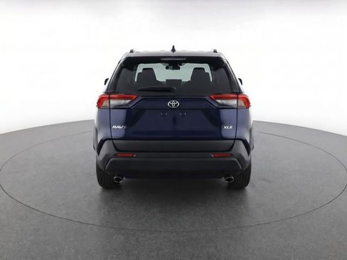 Used 2022 Toyota RAV4 XLE w/ Convenience Package FWD image 7