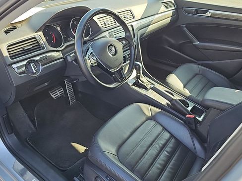 Used 2017 Volkswagen Passat 1.8T SEL Premium image 11