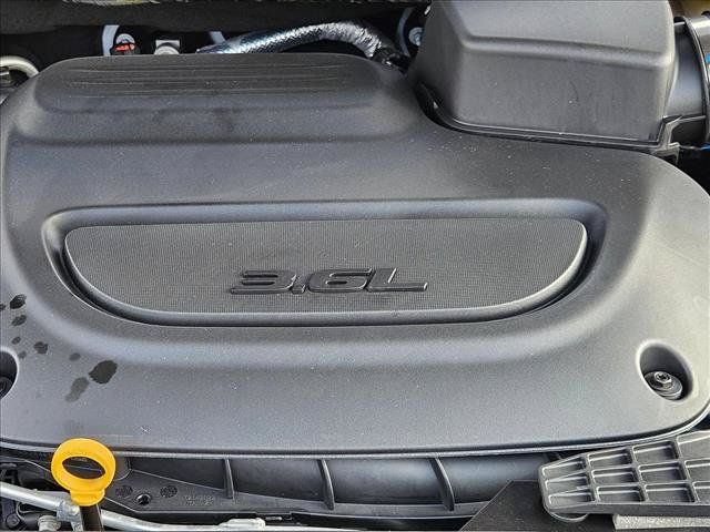 New 2027 Chrysler Pacifica Select FWD image 16
