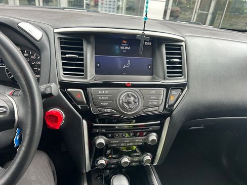 Used 2019 Nissan Pathfinder SV AWD/4WD image 9
