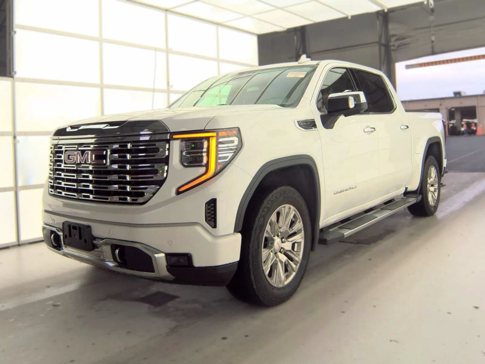 Used 2022 GMC Sierra 1500 Denali w/ Technology Package AWD/4WD image 1