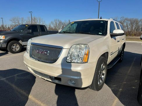 Used 2010 GMC Yukon Denali image 1