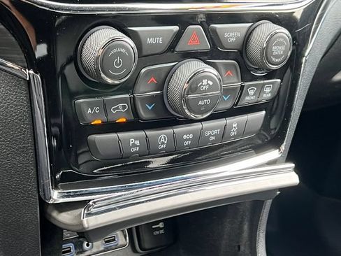 Used 2020 Jeep Grand Cherokee Limited AWD/4WD image 29