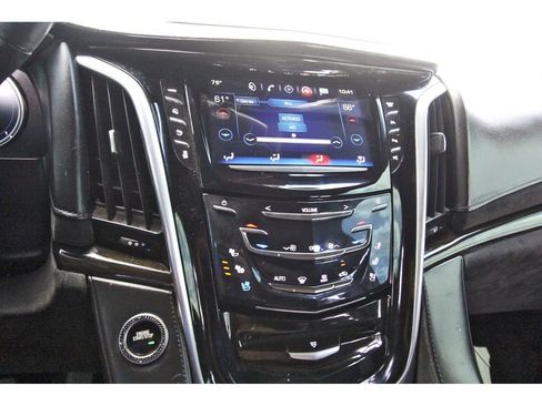 Used 2018 Cadillac Escalade ESV Platinum AWD/4WD image 22