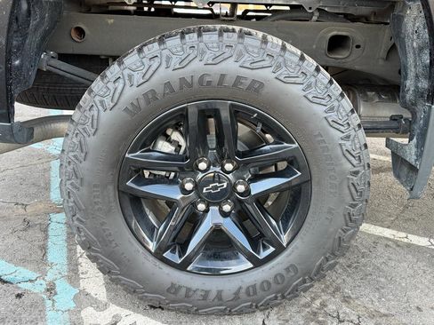 Used 2024 Chevrolet Silverado 1500 Custom Trail Boss AWD/4WD image 32