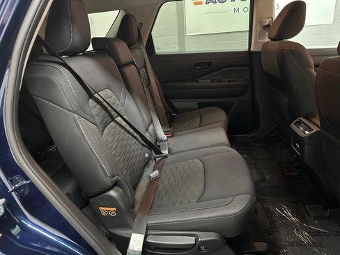 Used 2025 Nissan Pathfinder SV AWD/4WD image 21