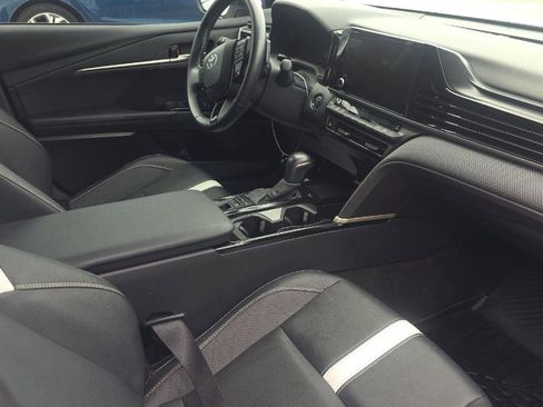 Used 2025 Toyota Camry SE image 7