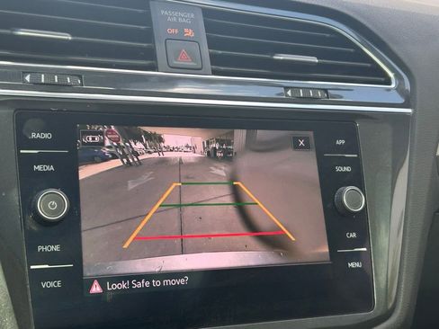 Used 2022 Volkswagen Tiguan SE image 19