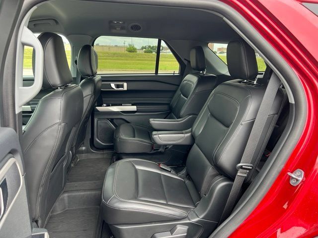 Used 2024 Ford Explorer XLT w/ Equipment Group 202A AWD/4WD image 11