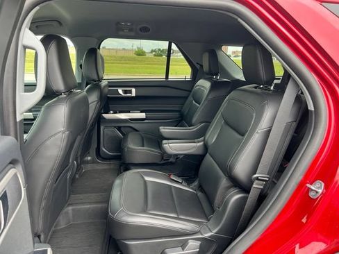 Used 2024 Ford Explorer XLT w/ Equipment Group 202A AWD/4WD image 11
